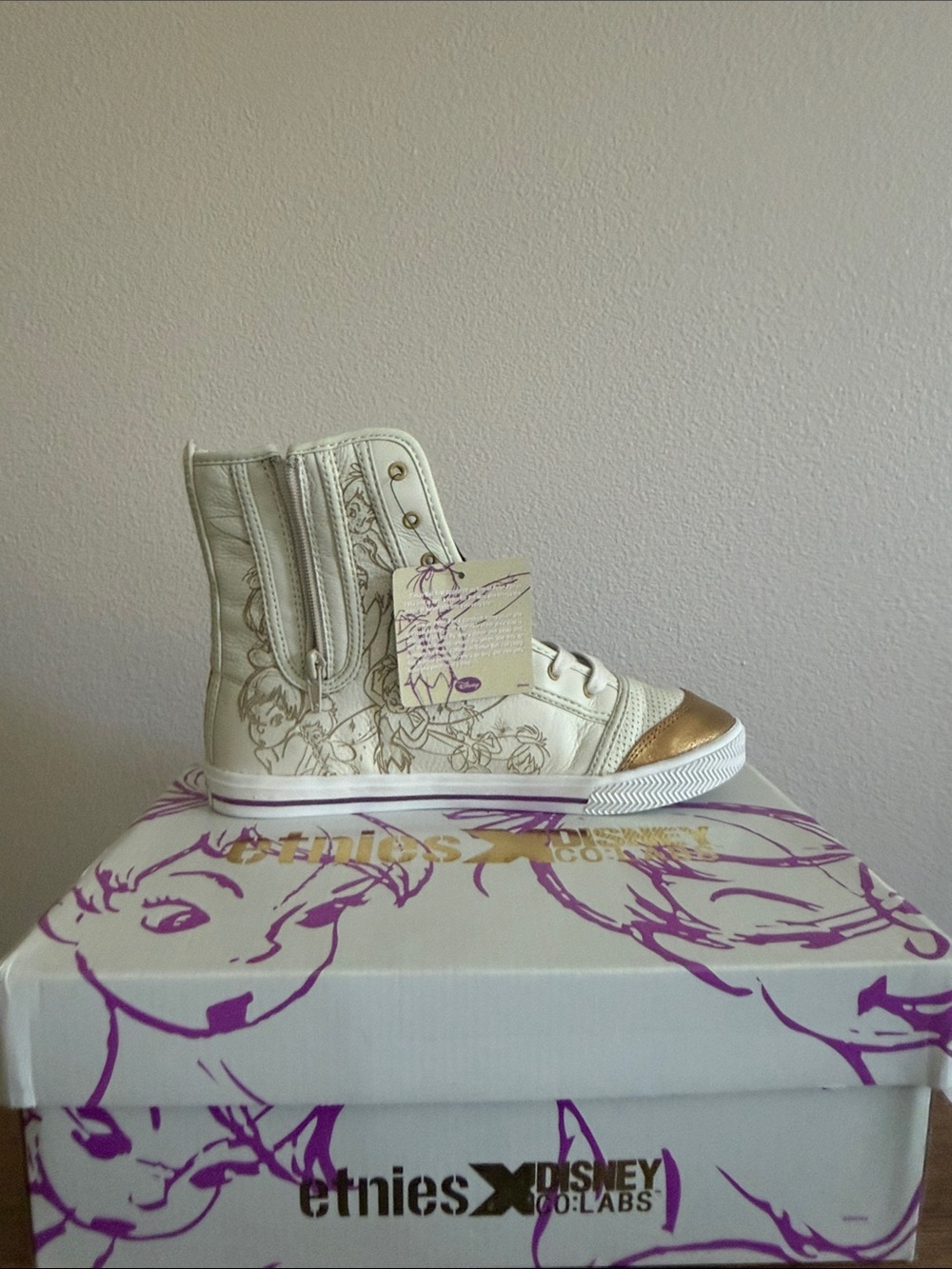 Etnies Zanza Disney Tinkerbell High-Top Sneakers in White and Gold Metallic